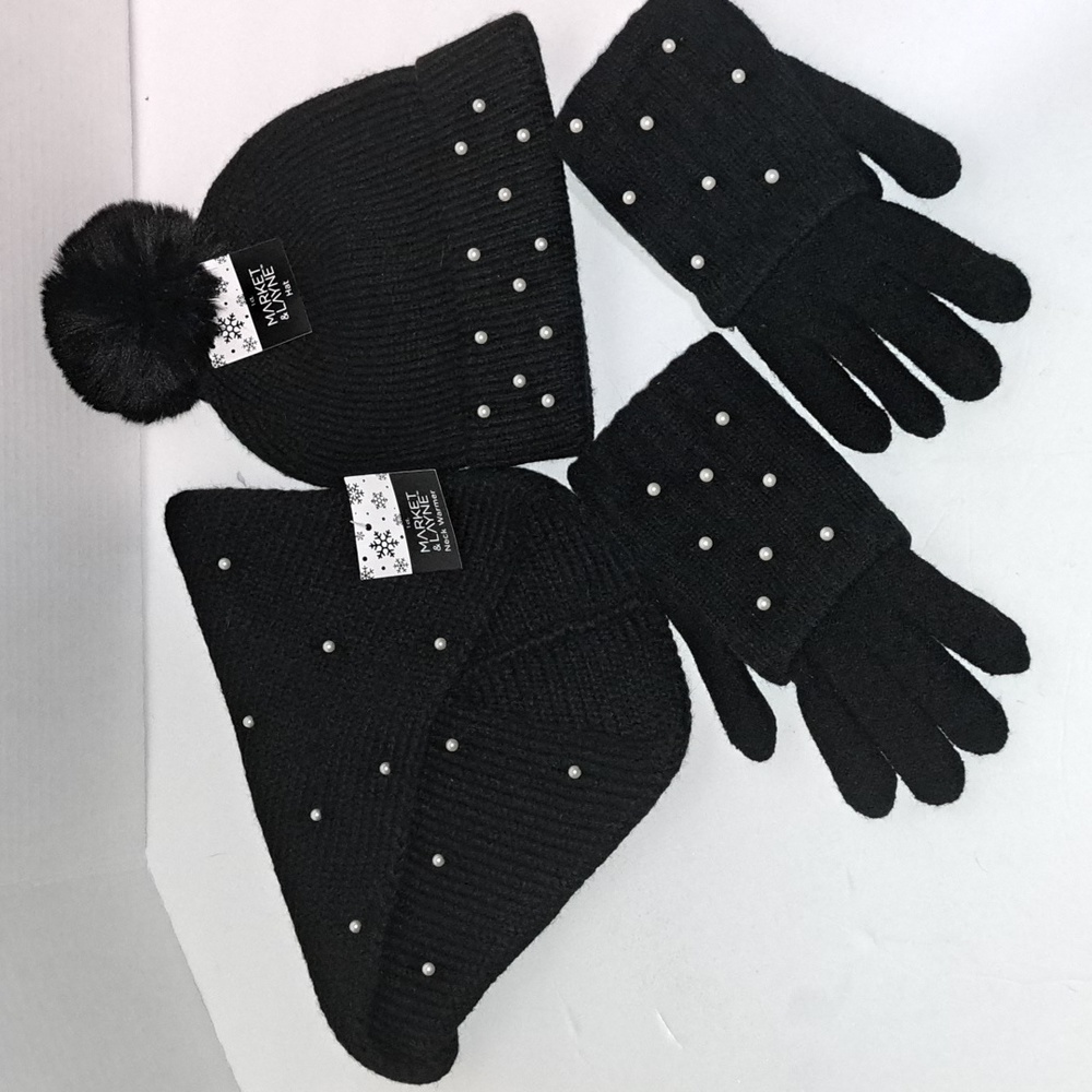 MARKET & LAYNE HAT, GLOVE,AND NECK SCARF